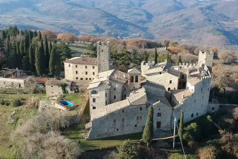 Castello di Giomici in Valfabbrica