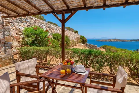 Sunrise Beach Suites in Αζόλιμνος — foto 12