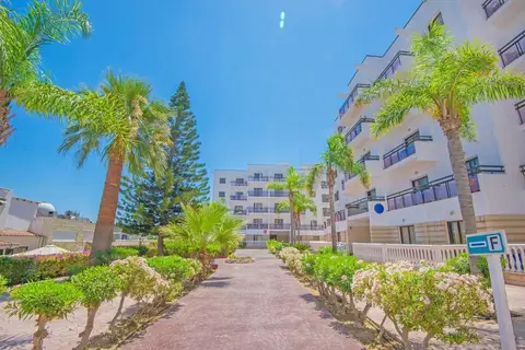 Marlita Hotel Apartments in Παραλίμνι — foto 10