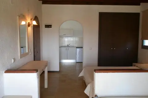 Avra Beach in Σαρακίνικο — foto 13