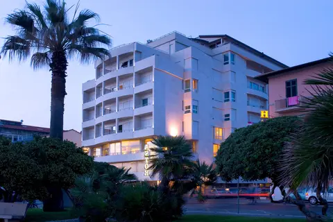 Sina Astor in Viareggio — foto 12