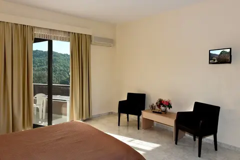 Santa Helena in Ιαλυσός — foto 25