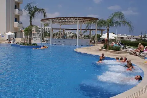 Sunrise Oasis in Παραλίμνι — foto 14