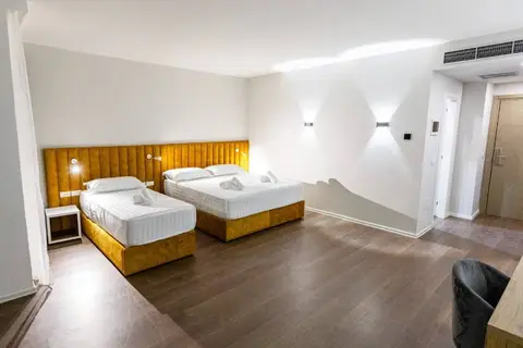 Ajsel Hotel in Durres — foto 10