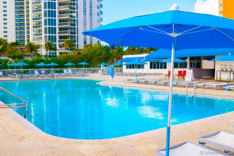 Ramada Plaza by Wyndham Marco Polo Beach Resort in Sunny Isles Beach — foto 4