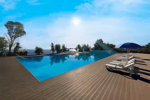 Pampaleone Glamping Resort in Acireale