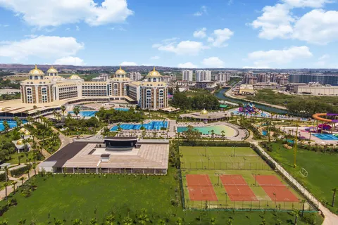 Delphin BE Grand Resort in Güzeloba Mahallesi — foto 17