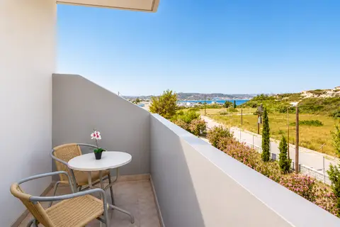 Sun & Sea studios & appartementen in Φαληράκι — foto 3