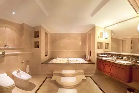 Corniche Hotel Abu Dhabi in الدَّانَةْ — foto 20