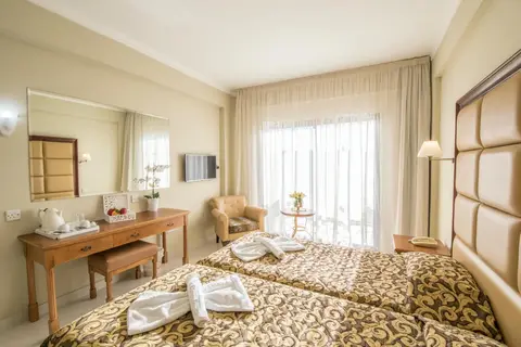 Tsokkos Gardens Hotel in Παραλίμνι — foto 15