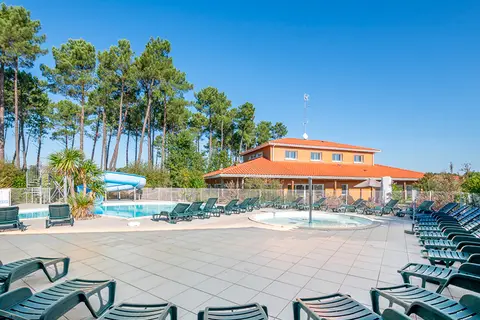 Vakantiepark Le Domaine Des Grands Lacs in Parentis-en-Born
