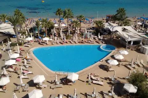 Vrissaki Beach Hotel in Παραλίμνι — foto 18