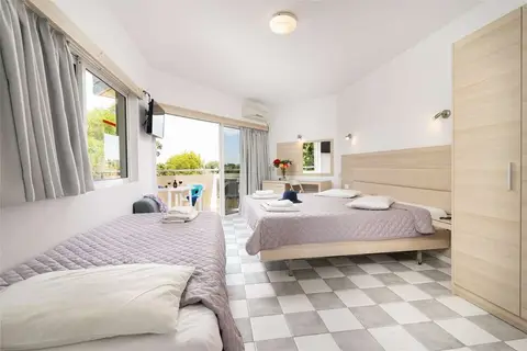 Sabina Hotel in Θεολόγος — foto 7