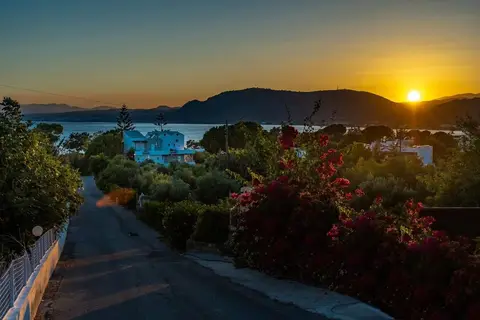 George Beach Studios & Villas in Πεύκοι