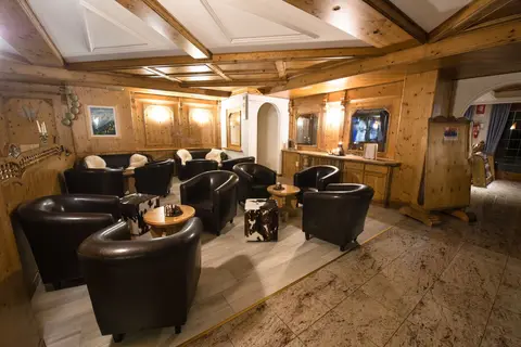 Tevini Dolomites Charming Hotel in Commezzadura — foto 50
