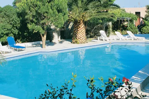 Avra Beach in Σαρακίνικο — foto 22