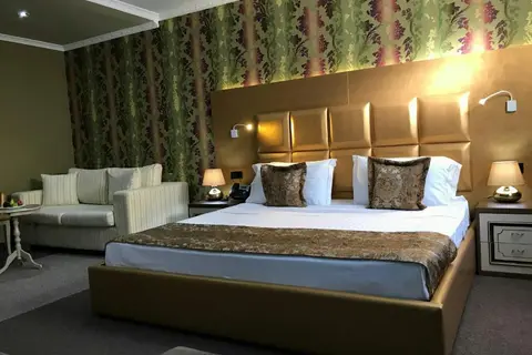 Hotel Deluxe in Tirana — foto 17