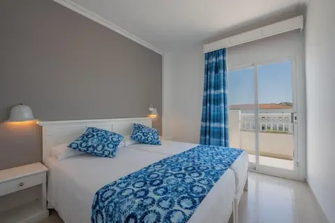 Green Garden Aparthotel in Cala Agulla — foto 2