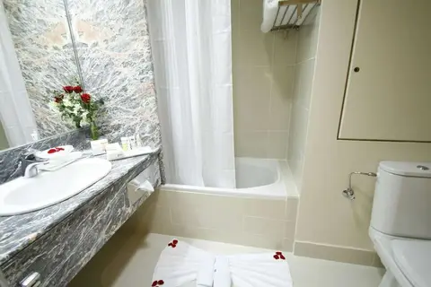 Novel Hotel City Center in الدَّانَةْ — foto 24