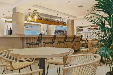 Universal Aparthotel Don Camilo in Sant Elm — foto 20