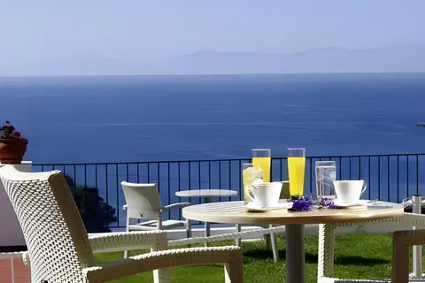 Atrium of Alonissos in Patitiri — foto 12