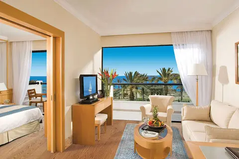 Constantinou Bros Asimina Suites Hotel in Geroskipou — foto 22
