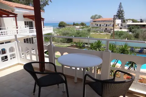 Perla Beach in Agia Marina — foto 2