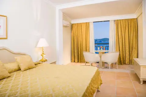 Paleo ArtNouveau in Παλαιοκαστρίτσα — foto 12