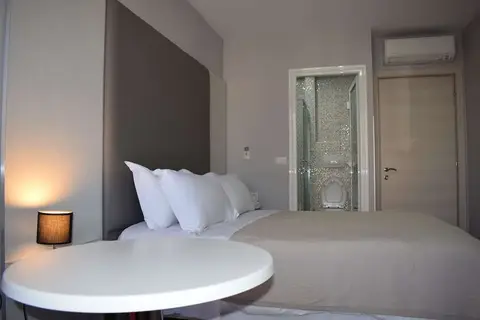 Freddy's Hotel in Tirana — foto 17