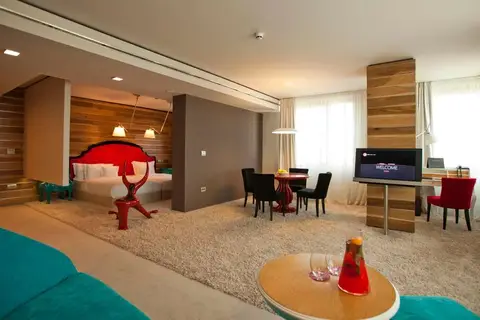 Graffit Gallery Hotel in Varna — foto 18