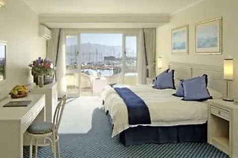 Simon’s Town Quayside Hotel in Simon's Town