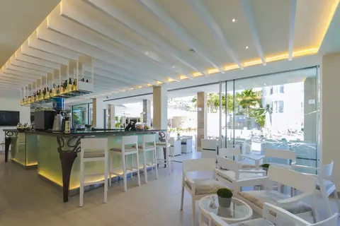 La Pérgola Aparthotel in Calvià — foto 3
