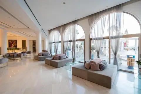 The Golden Coast Beach Hotel in Παραλίμνι — foto 15