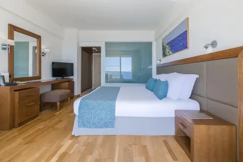 The Golden Bay Beach Hotel in Larnaca — foto 13