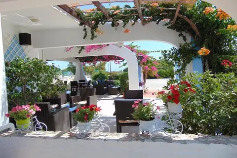 Nirvana Beach Hotel in Θεολόγος — foto 2