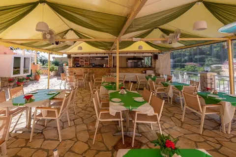 Angelica in Άγιος Γόρδιος — foto 5