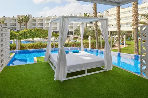 Tropic Garden Hotel & Apartments in Santa Eulària des Riu — foto 5