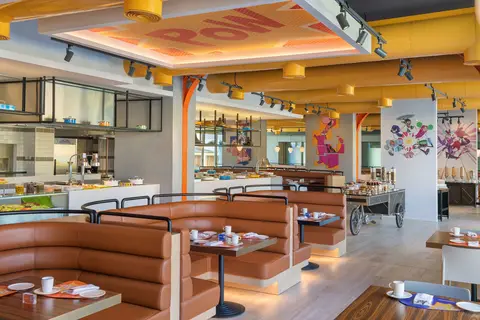 The WB Abu Dhabi, Curio Collection by Hilton in أبو ظبي — foto 27