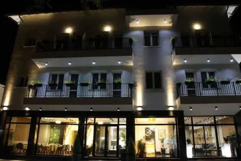 Emerald Boutique Hotel in Tirana — foto 29