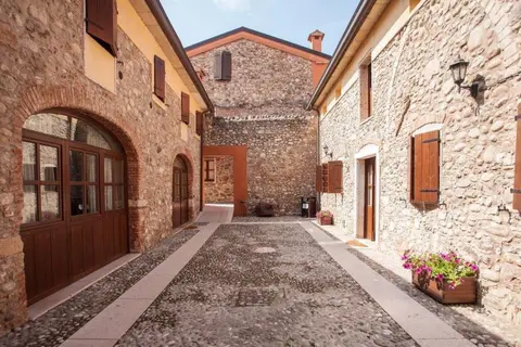 Villa dei Cedri S.P.A. in Colà di Lazise