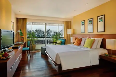 Radisson RED Phuket Patong Beach in Patong Beach, Kathu — foto 2