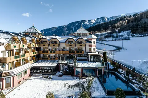 Tevini Dolomites Charming Hotel in Commezzadura