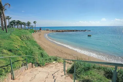 Alexander The Great Beach Hotel in Paphos — foto 6