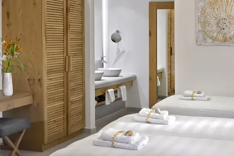Petinos Hotel in Πλατύς Γιαλός — foto 25