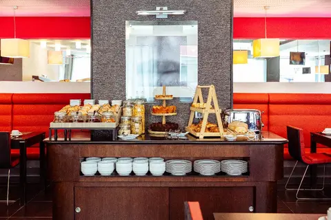 SANA Capitol Hotel in Almada — foto 29