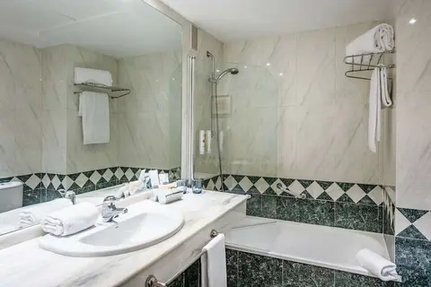 Hotel Madrid Chamartin in Madrid — foto 12