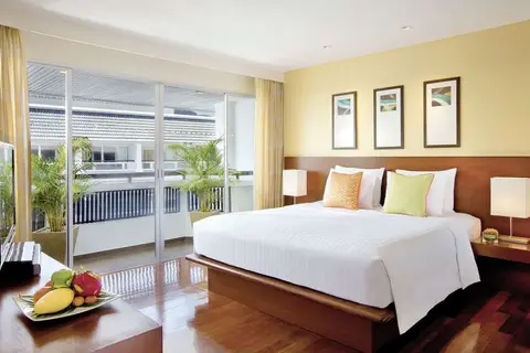 Radisson RED Phuket Patong Beach in Patong Beach, Kathu — foto 3