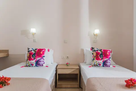 Emerald Hotel in Αγία Μαρίνα — foto 18