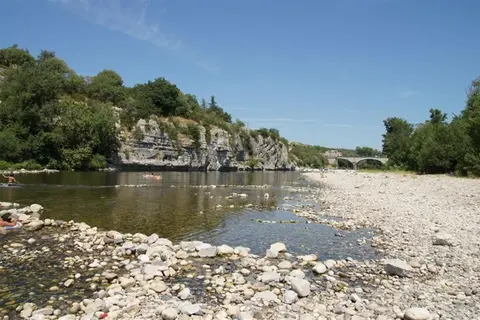 Camping Le Petit Bois in Ruoms — foto 8
