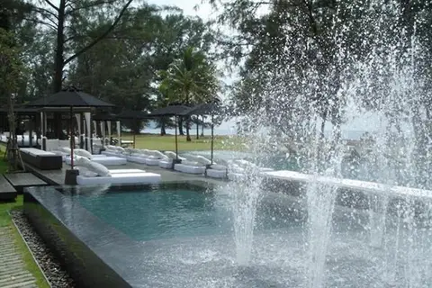 SALA Phuket Mai Khao Beach Resort in ศรีสุนทร — foto 16